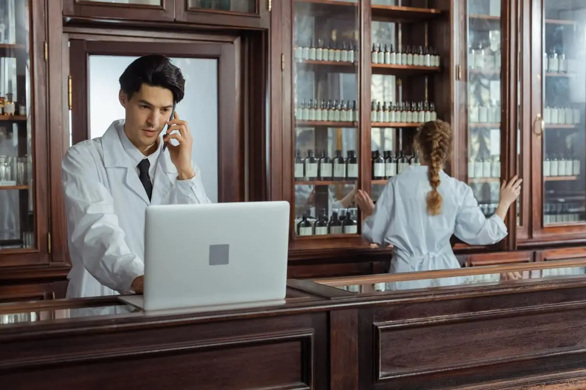 WhatsApp Business vs. SmartChat: Der Unterschied