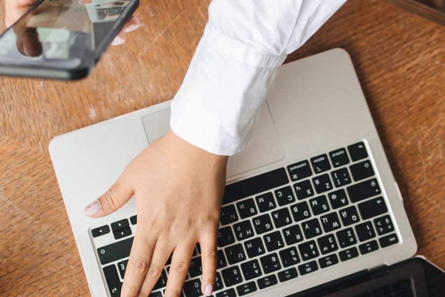 WhatsApp-Newsletter vs. E-Mail-Newsletter: Der ehrliche Vergleich
