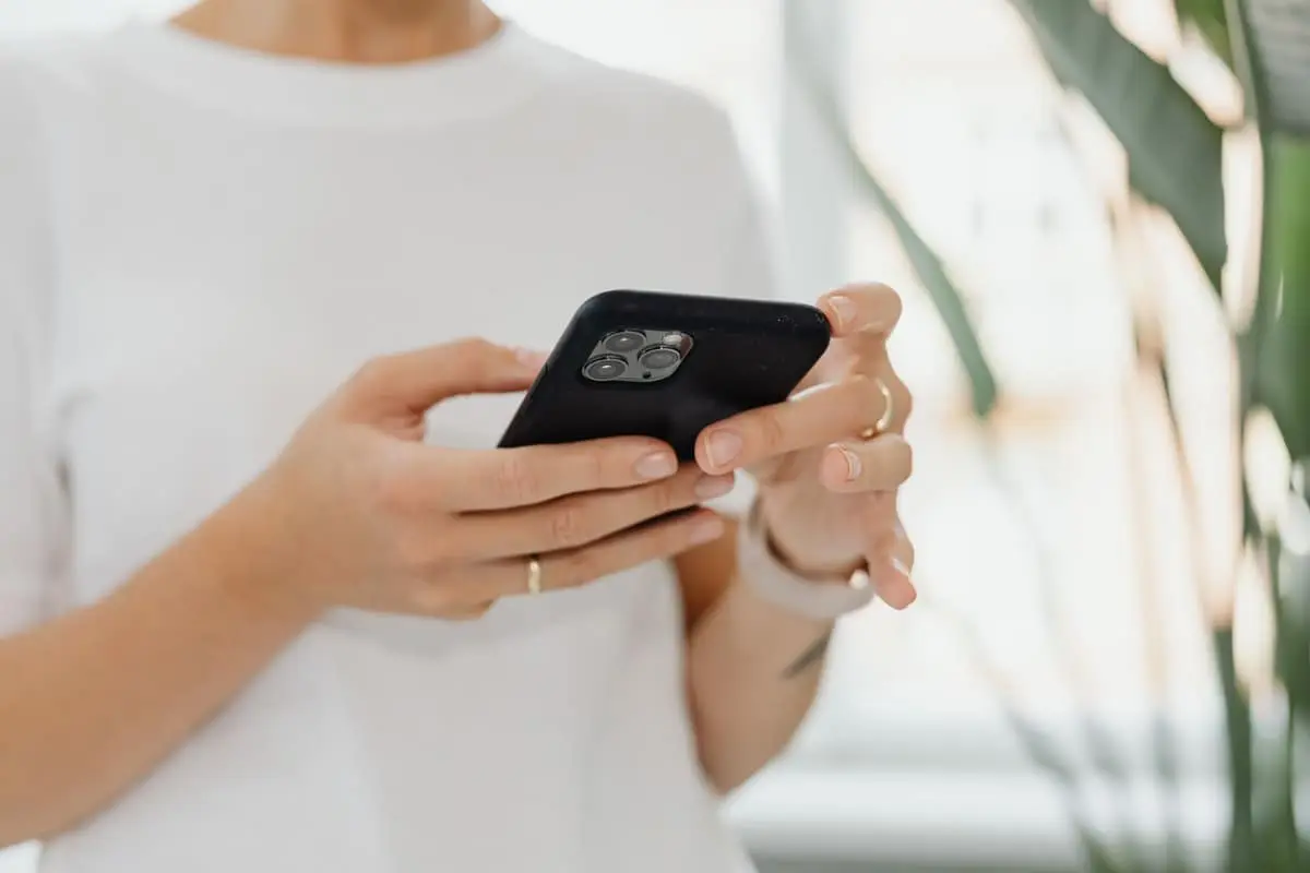 WhatsApp-Newsletter vs. E-Mail-Newsletter: Der ehrliche Vergleich